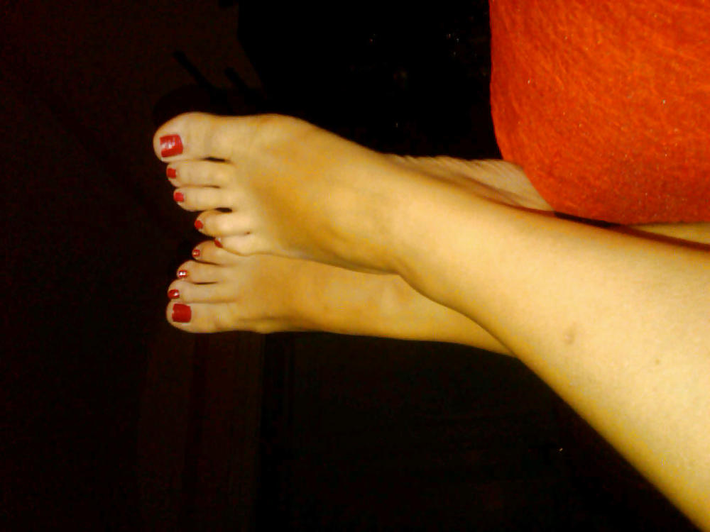 Pies cándidos
 #10846624