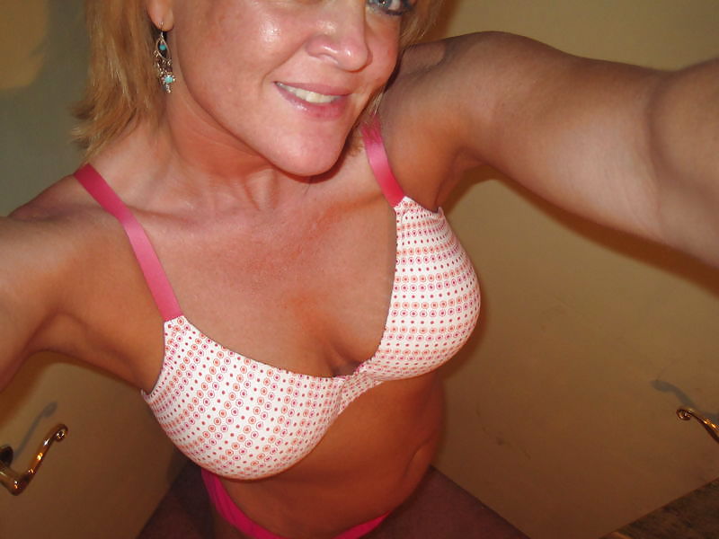Milf amy poseing in bra for me #6046084