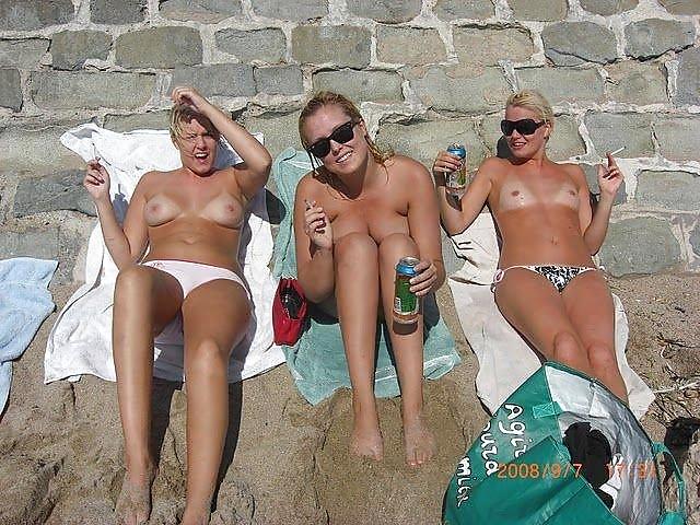 Topless group #3677704