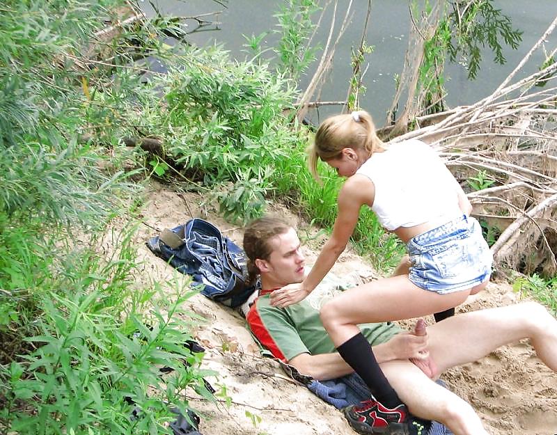 Jeune Couple Baise En Plein Air 02 à La Voile #5047898