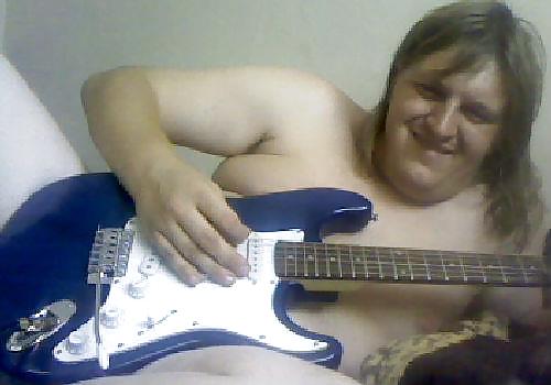 ギターを持つ私
 #13936066