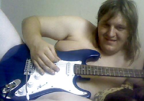 ギターを持つ私
 #13936073