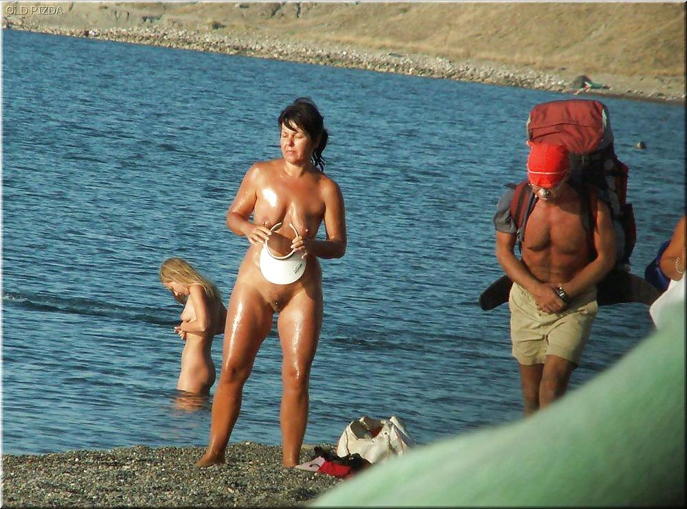 Nudisti maturi della spiaggia
 #2056106