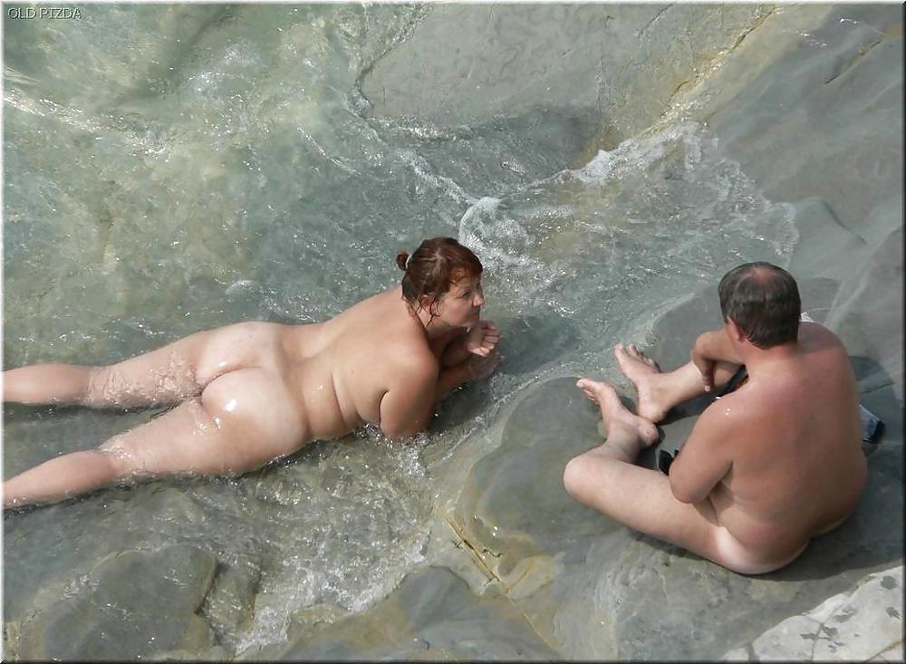 Nudisti maturi della spiaggia
 #2056188