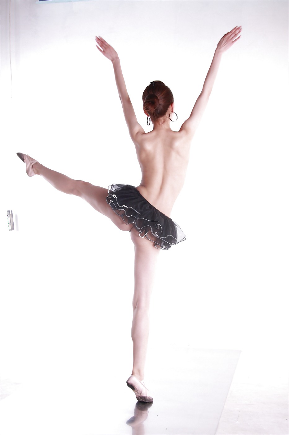 Asiatische Nackte Ballerina Studioaufnahmen (ll) #15829625