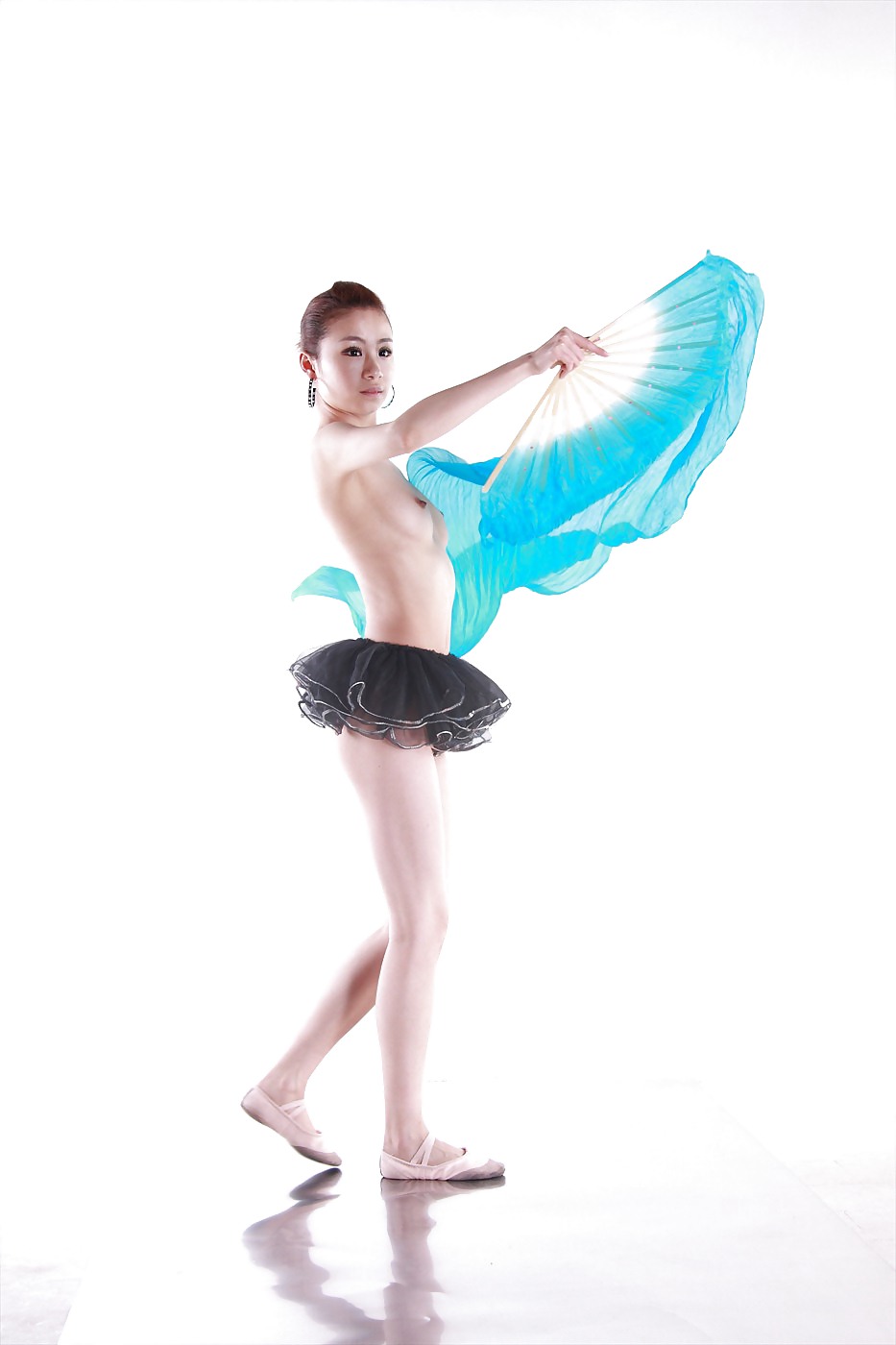 Asiatische Nackte Ballerina Studioaufnahmen (ll) #15829636
