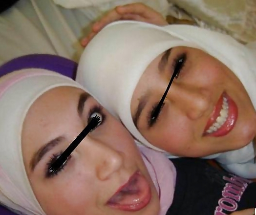 Nicht-porno Arabisches Mädchen, Mit Oder Ohne Hijab Ii #10662458