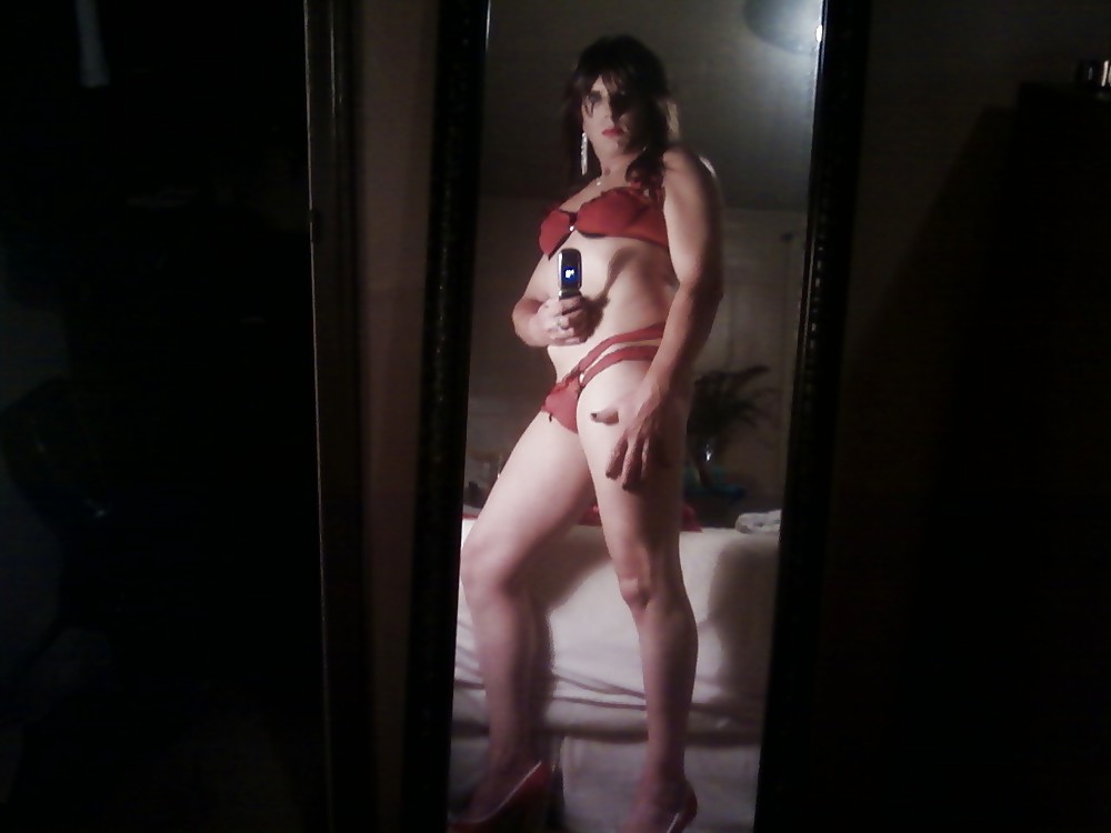 Gurl In Rot #5557427