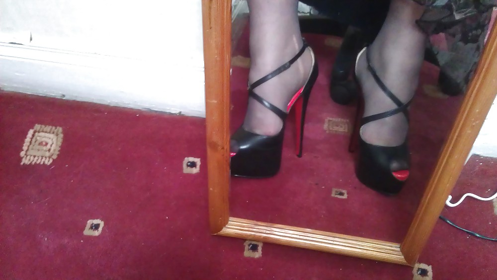 Me encantan estos zapatos nuevos 
 #16770914