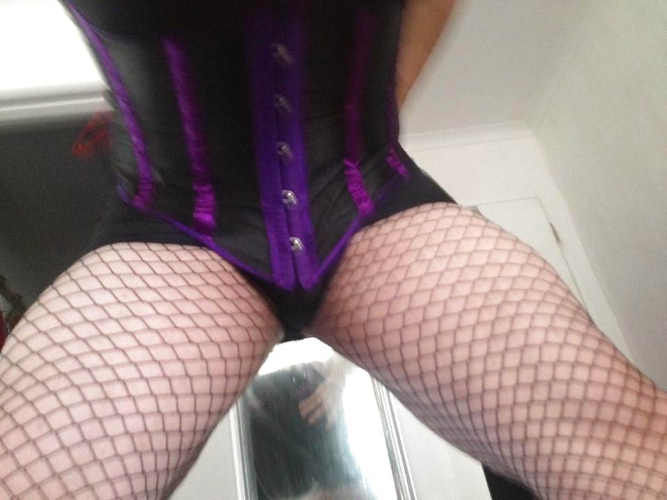 Nouveau Corset Et Fishnets Violet #22074037