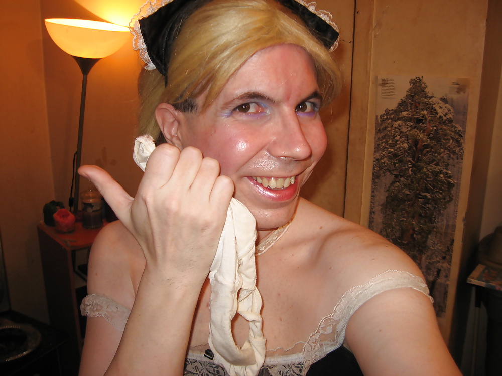 Tranny Lily Annie: Maid Français #10572066