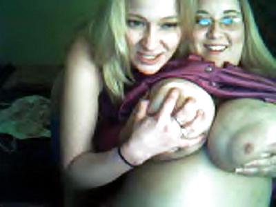 Oben-ohne-Freundinnen Vor Der Webcam Zu Blinken #3815157