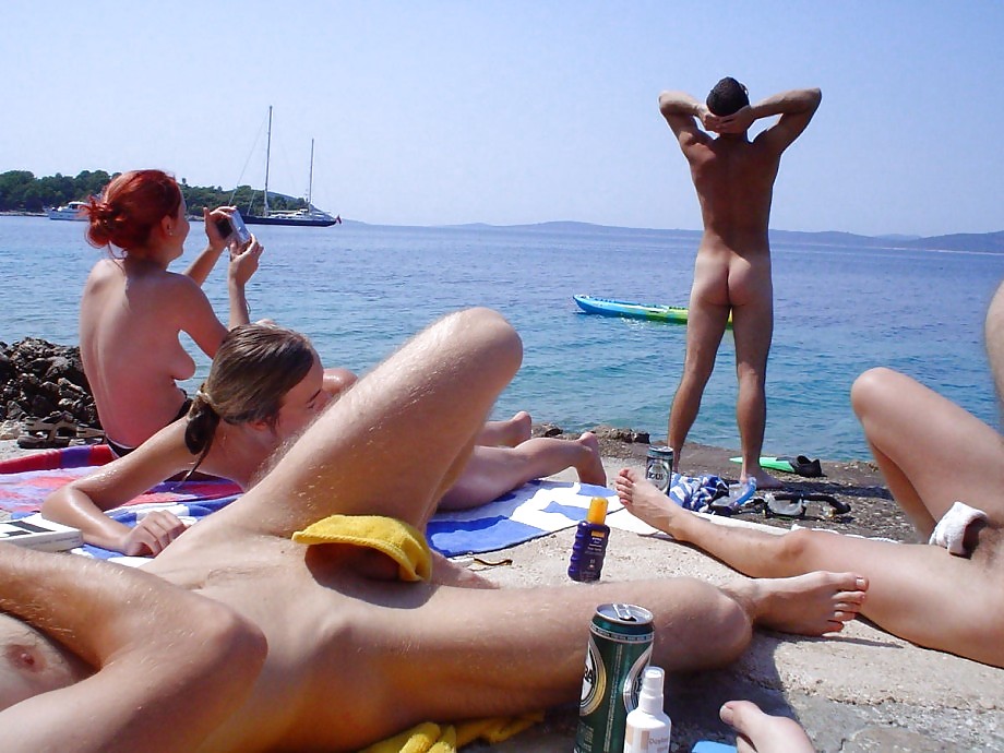 Spiaggia nudista adolescenti
 #2723153