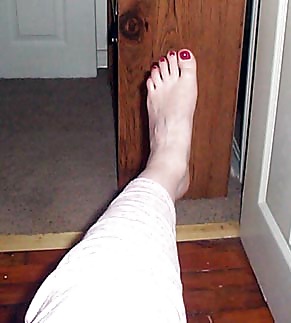 2006-12-07 - One of Mann's ex-girlfriends. Debbie P's Feet #11026560