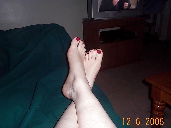 2006-12-07 - One of Mann's ex-girlfriends. Debbie P's Feet #11026569