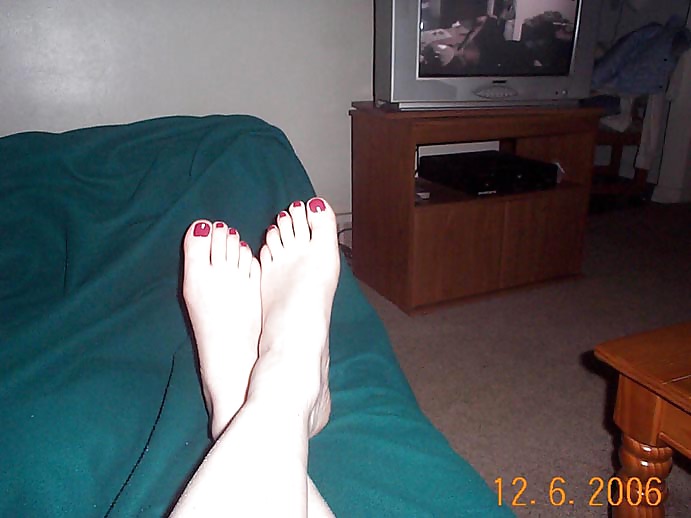 2006-12-07 - One of Mann's ex-girlfriends. Debbie P's Feet #11026576