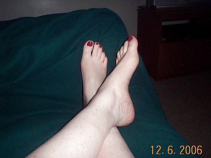 2006-12-07 - One of Mann's ex-girlfriends. Debbie P's Feet #11026587