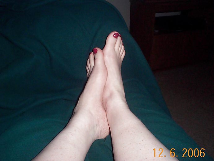 2006-12-07 - One of Mann's ex-girlfriends. Debbie P's Feet #11026596
