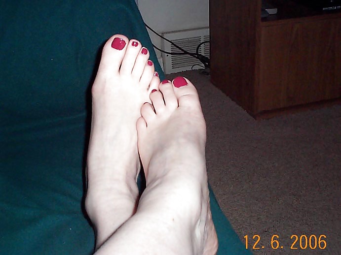 2006-12-07 - One of Mann's ex-girlfriends. Debbie P's Feet #11026608