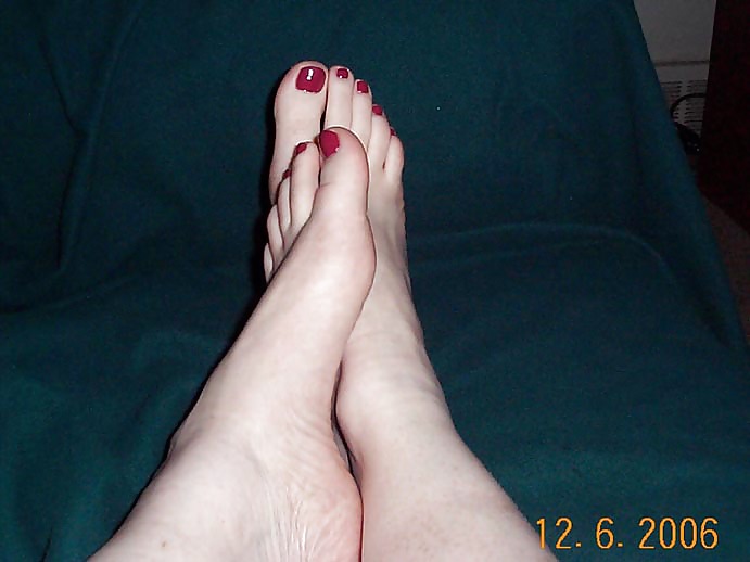 2006-12-07 - One of Mann's ex-girlfriends. Debbie P's Feet #11026614