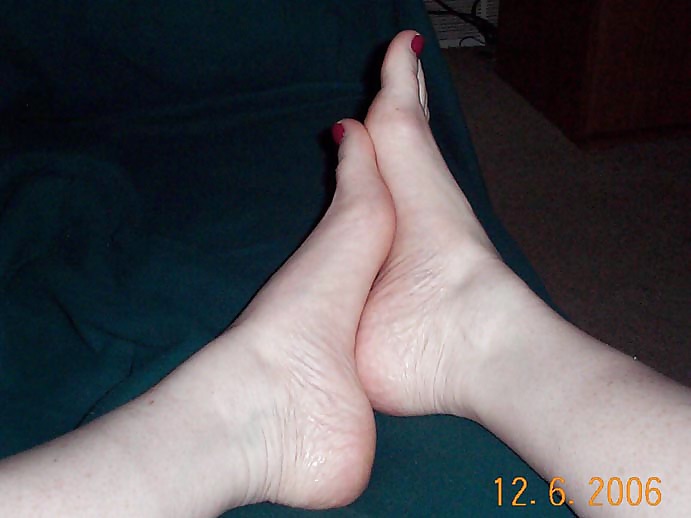 2006-12-07 - One of Mann's ex-girlfriends. Debbie P's Feet #11026618