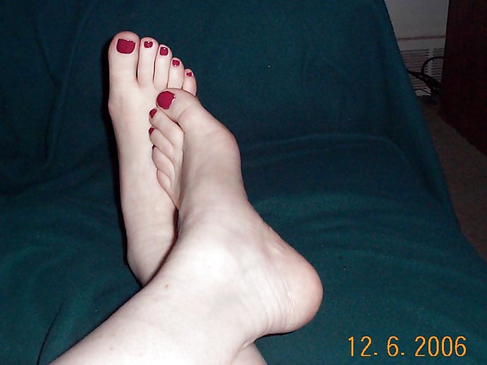 2006-12-07 - One of Mann's ex-girlfriends. Debbie P's Feet #11026624