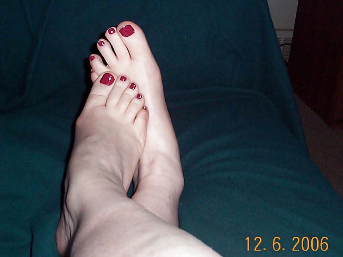 2006-12-07 - One of Mann's ex-girlfriends. Debbie P's Feet #11026628