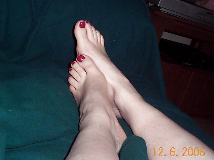 2006-12-07 - One of Mann's ex-girlfriends. Debbie P's Feet #11026642