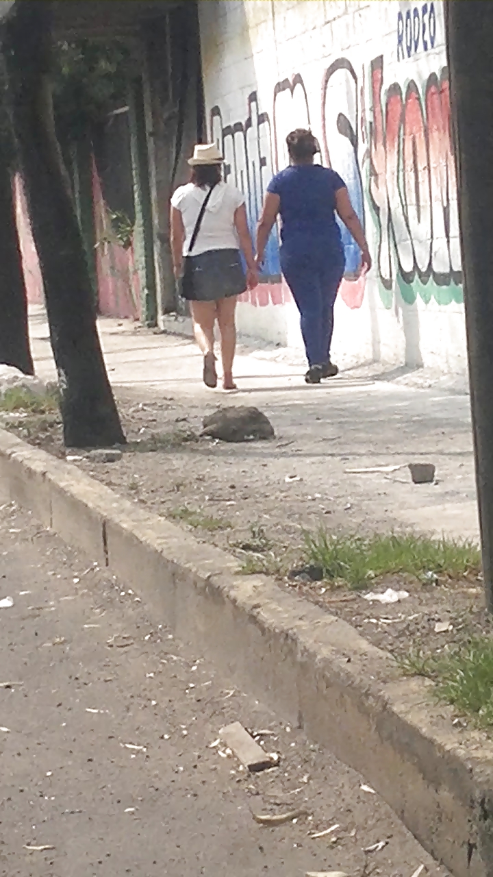 Flashing, exhibicionismo, mostrando el pene en la calle 5 #17803184