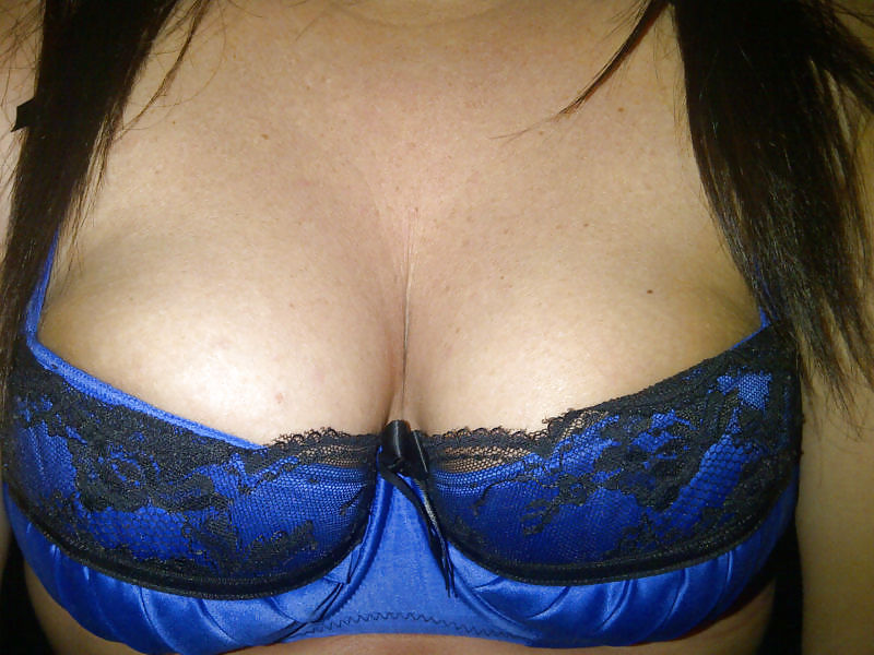 Frau Ihre Verkaufs-BH Auf Dem Netz #15197769