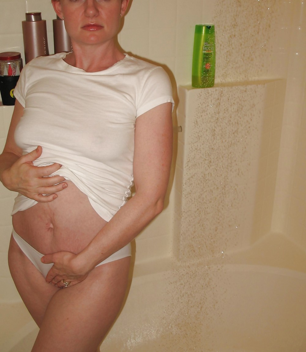 SHOWER AND WET TSHIRT #8380703