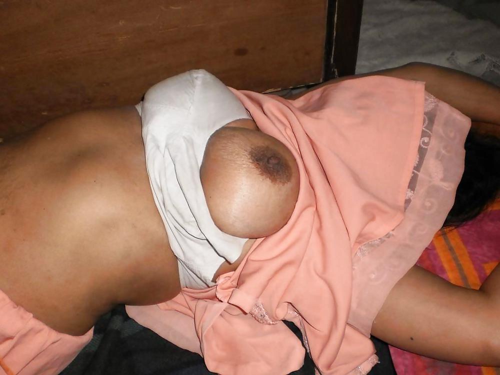 Pakistani wife in salwar kameez showing boobs #6583288