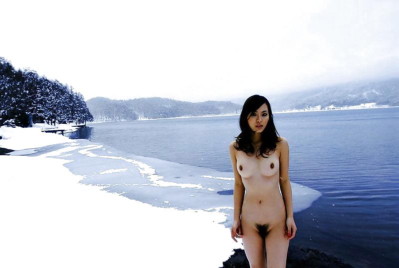 Japonesa desnuda en público 2
 #5808901