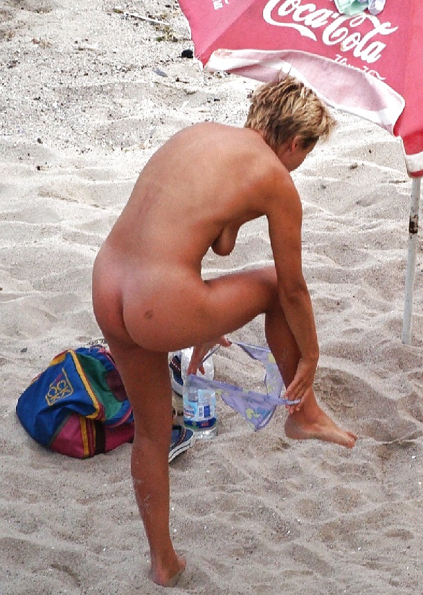 Troie arrapate in spiaggia nude è segretamente
 #19240371