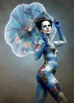 BODY PAINTING &LIGHT #2694756