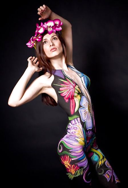 Body painting & luce
 #2694759