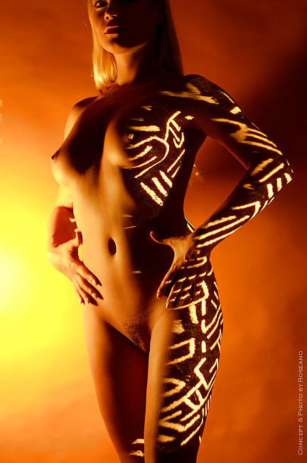 Body painting & luce
 #2694770