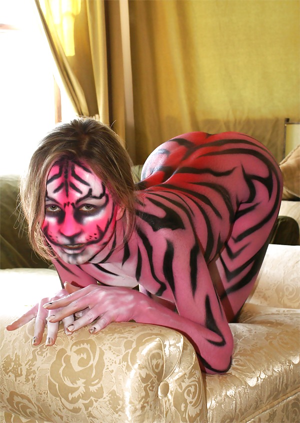 Body painting & luce
 #2694772