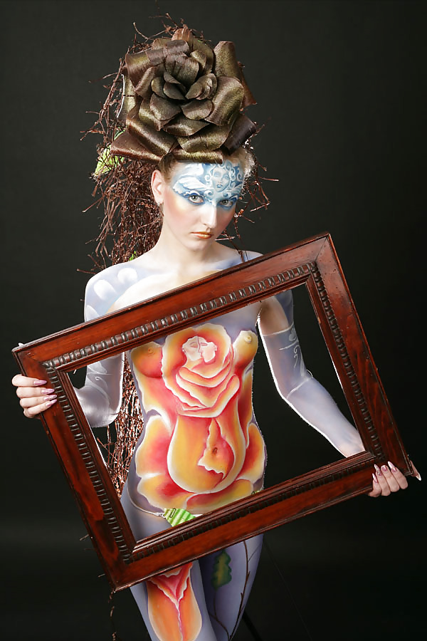 Body painting & luce
 #2694783