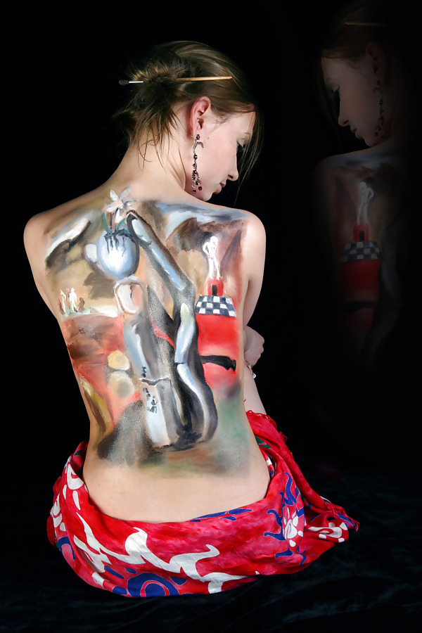Body painting & luce
 #2694800