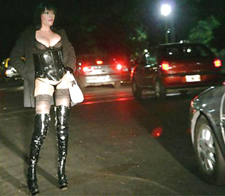 Prostitute di strada, puttane a buon mercato 
 #4230637