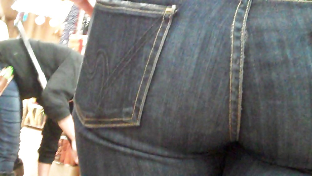 Mall ass & butts spending cash on jeans #3550556