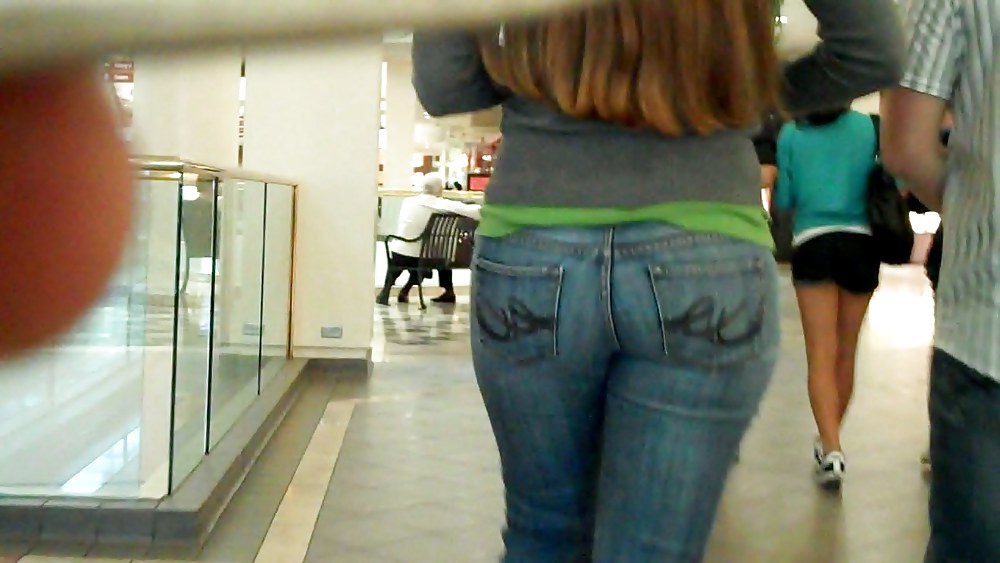 Mall ass & butts spending cash on jeans #3550683