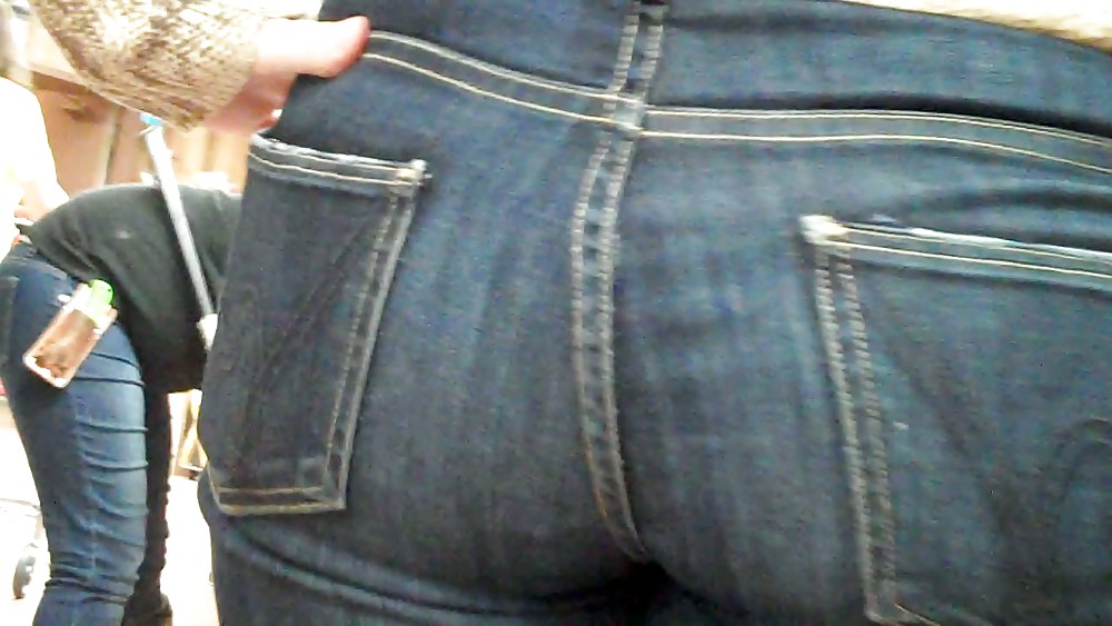 Mall ass & butts spending cash on jeans #3550699
