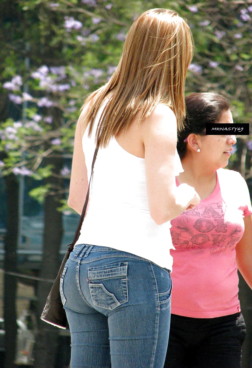 Gf Mit Schönen Arsch In Engen Jeans #13138986