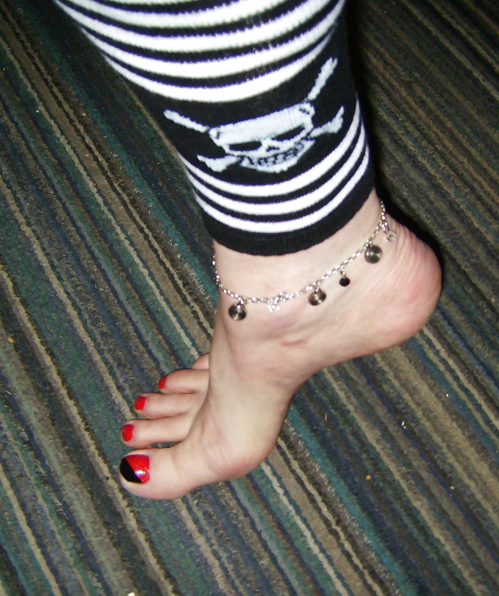 Mis pies 2
 #21559798