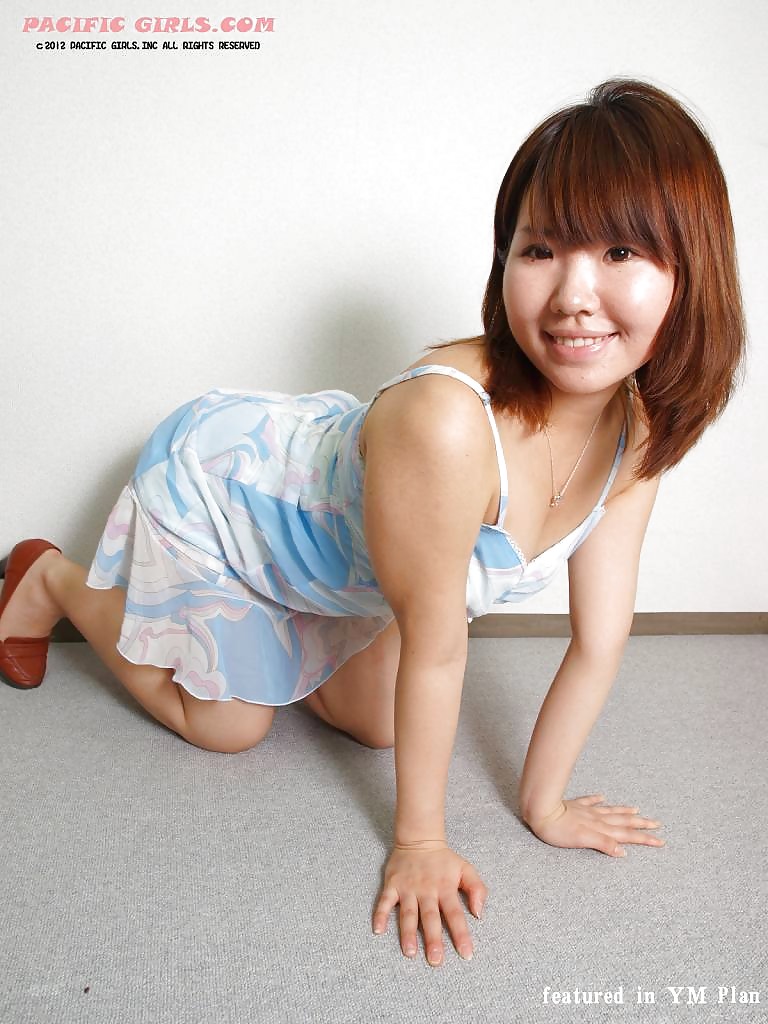Red panty fat ass japan girl in short skirt #16051222