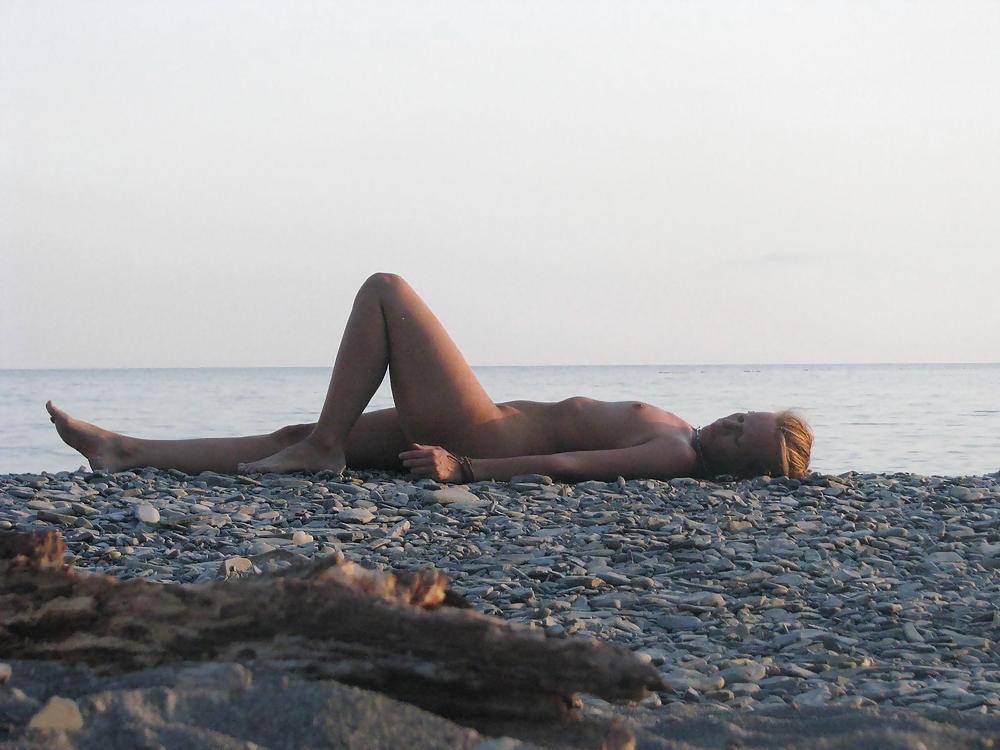 Jóvenes nudistas en la playa
 #3045964