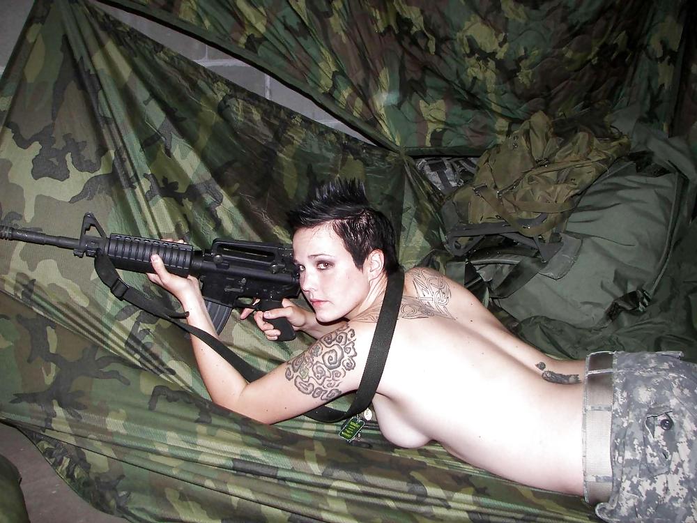Chicas tetonas del ejército
 #2452906
