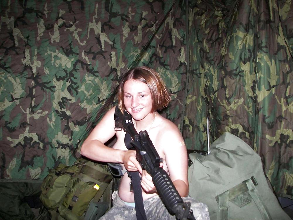 Chicas tetonas del ejército
 #2452979